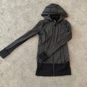 Lululemon size 4 herringbone black and gray zip up jacket